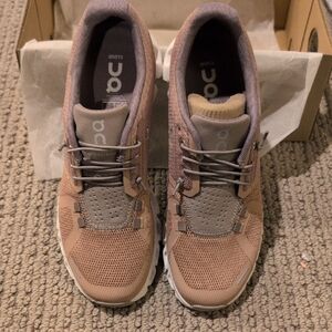 On Running Cloud Sneakers in Rosebrown and Fog